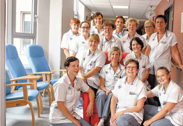 Een foto van de groep verpleegkundigen van de kraamafdeling van Menen 
