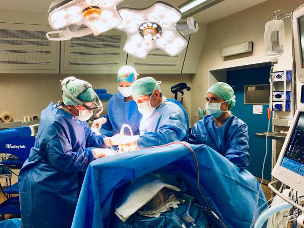 foto van chirurgen van AZ Delta tijdens slokdarmoperatie